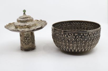 null Southeast Asia, 20th century, 
Silver footed covered bowl with foliate decoration,...