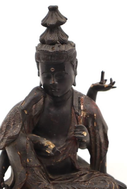 null Japon, XIXe siècle
Statuette de Nyoirin Kannon à six bras en bois laqué noir...