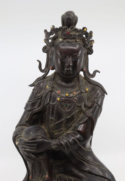null China, 19th century
Statue of Guanyin in bronze seated in royal posture, both...