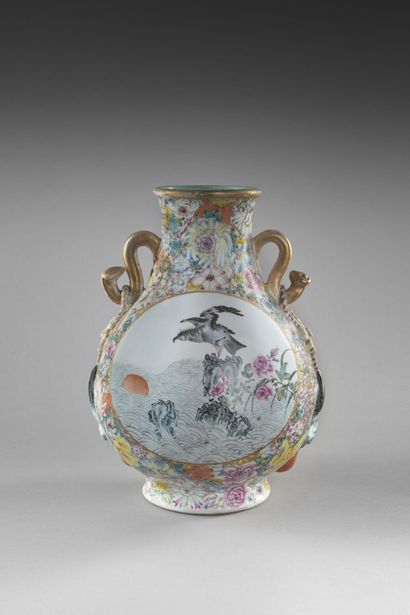 Chine, XXe siècle
Vase en porcelaine émaillé...