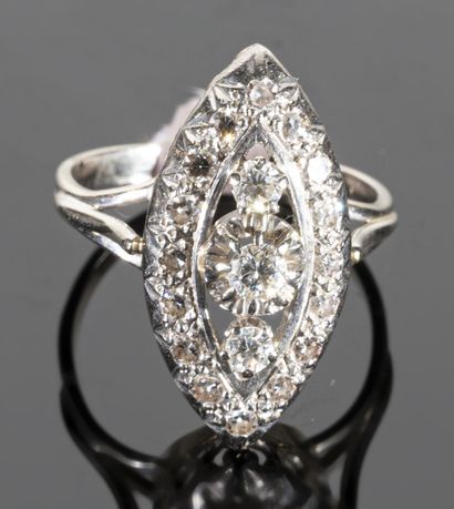 null Ring in 18K (750°/°°) white gold, the plate, forming an openwork marquise, centered...