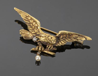 null Pendentif Broche en or jaune 18K (750°/°°) figurant un aigle aux ailes déployées...