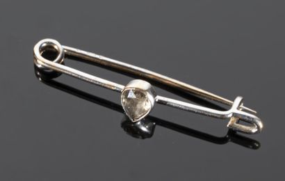 14K (585°/°°) white gold safety pin set with...