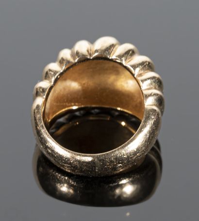 null Ring in 14K (585°/°°) yellow gold, the central part formed by falling gadroons
TDD...