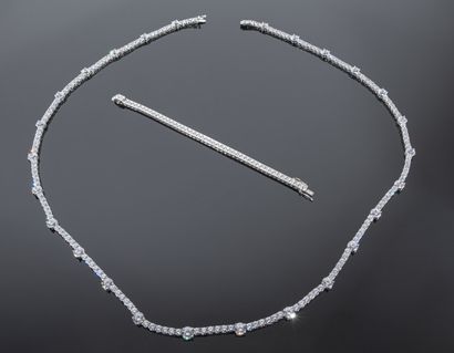 Silver set (800°/°°) including a long necklace...