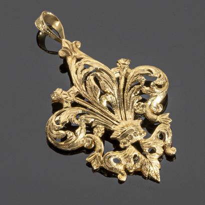 null Pendant in 18K yellow gold (750°/°°) with openwork and chased lily motif
Dimensions:...