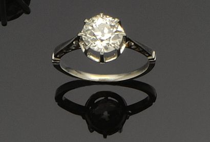Solitaire ring in platinum (850°/°°°) set...
