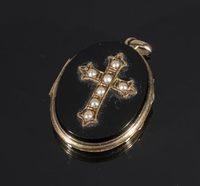 null Antique souvenir holder pendant in 18K (750°/°°) yellow gold composed of two...