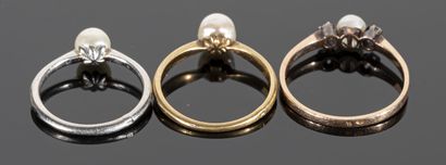 null Lot including:
- two rings in 18K yellow gold (750°/°°), one with a possibly...