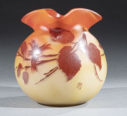 LEGRAS 
Vase sphérique à col polylobé modelé...
