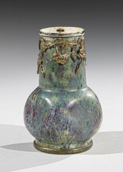 Pierre-Adrien DALPAYRAT (1844 - 1910) 
Vase...