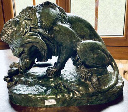 null D'après Antoine Louis BARYE (1796-1875) 
"Lion au serpent"
Bronze à patine verte....