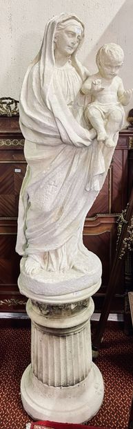 null "Vierge à l'Enfant"
Pierre sculpté.
Fort relief badigeonné.
France, vers 1700.
Reposant...