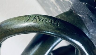 null J. BRAULT, XXe siècle
"Lionne rugissant"
Bronze à patine verte.
Signé sur la...