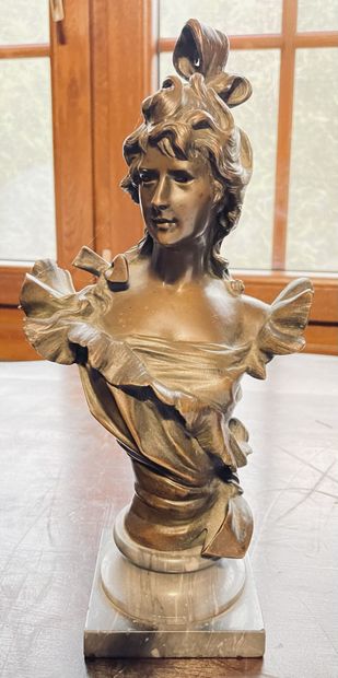 null Georges Charles COUDRAY (1862-1932)
"Buste de jeune femme, un noeud dans les...