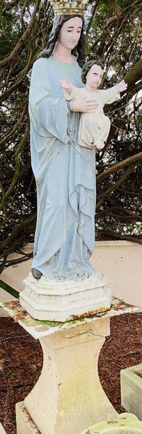 null Notre Dame du Rosaire en fonte patinée blanc et bleu
Vers 1900. 
Joint un socle...
