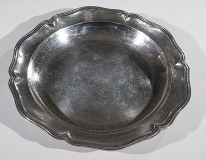 SPAIN, Leon
Large hollow dish with six lobes...