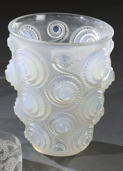 René LALIQUE (1860-1945)
Vase « Spirales...