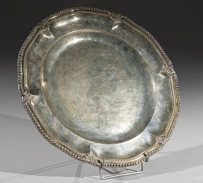 Round dish with pearl moldings and acanthus...