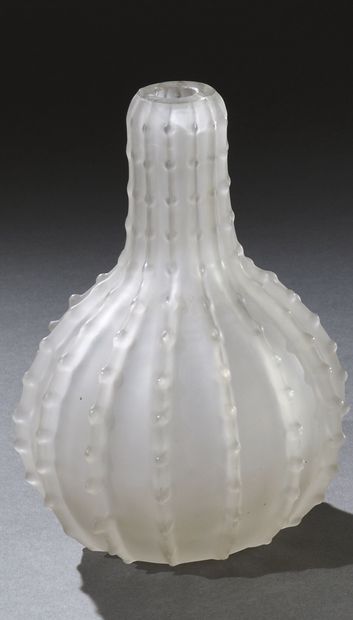 null René LALIQUE (1860 - 1945) 
Vase « Dentelé » (modèle créé en 1912). Épreuve...
