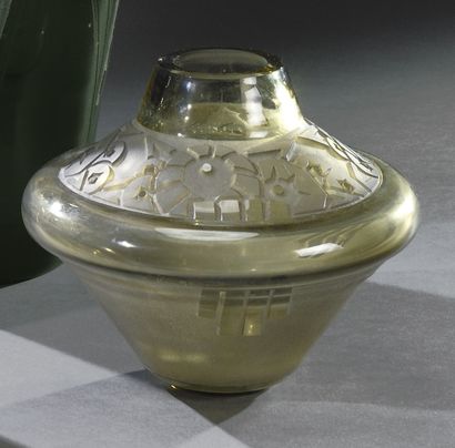 MULLER FRERES - LUNÉVILLE 
Top vase in grey...