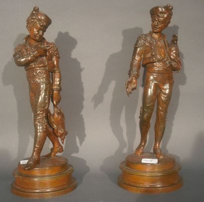 null Paire de statuettes en bronze patiné Les propriétaires de coqs de combat Fin...