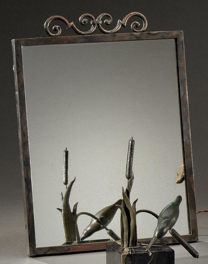 Michel ZADOUNAÏSKY (1903-1983) Miroir de table en fer forgé, signé en bas à droite...