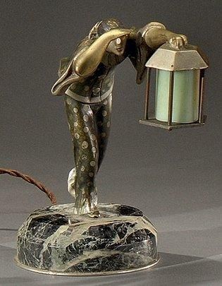 Maurice GUIRAUD-RIVIÈRE (1881-1947) La lanterne Sujet en bronze patiné et doré, terrasse...