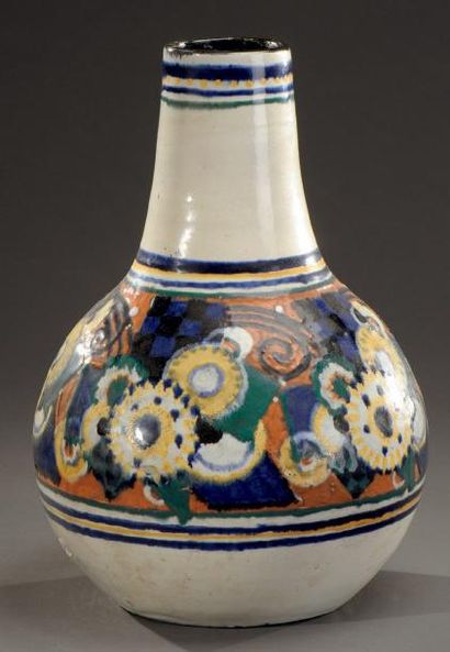 Paul JACQUET (1883-1968) Vase à décor de fleurs stylisées, vers 1920 Monogrammé P.J....