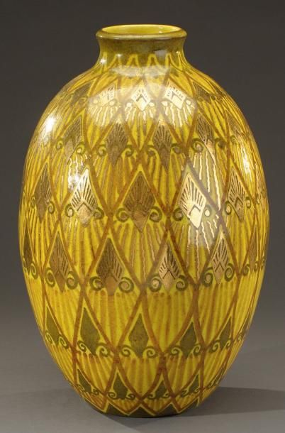 Raoul LACHENAL (1885-1956) Grand vase ovoïde à col resseré en grès émaillé vert marron...