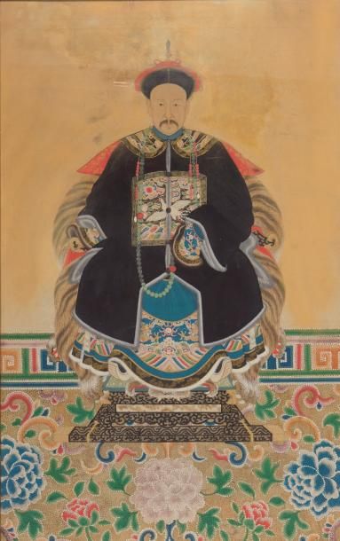 CHINE, XIXe siècle Portrait d'ancêtre assis sur son trône, vêtu de sa robe de fonctionnaire...