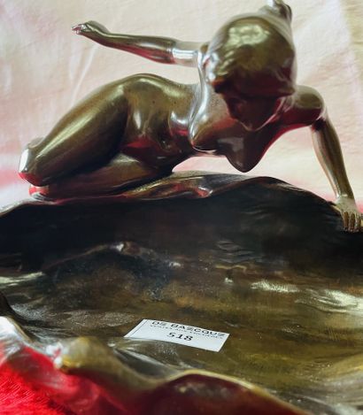 null Jules DERCHEU(1864-1912)
Groupe en bronze à patine brune figurant une nymphe...