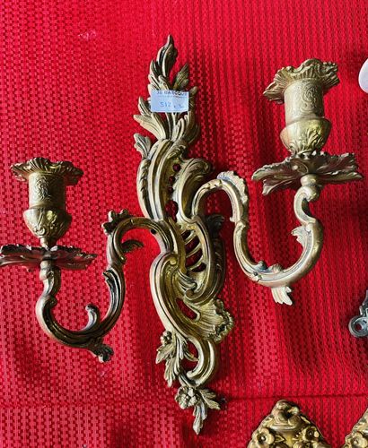 null Ensemble de bronzes décoratifs comprenant: porte-embrase, appliques, patères...