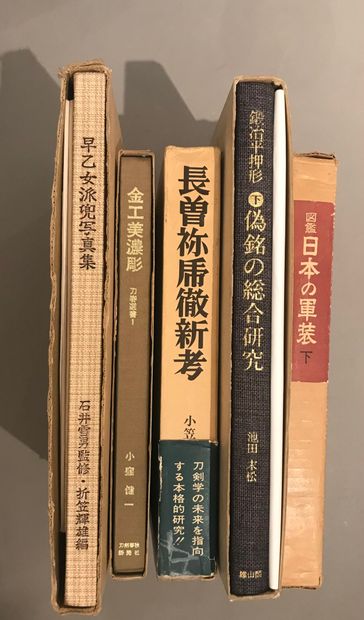 Lot de cinq livres en japonais :
Ogasawara,...