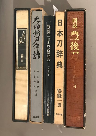 Lot de cinq livres en japonais :
