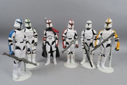 STAR WARS 
Six figurines de Stormtrooper...