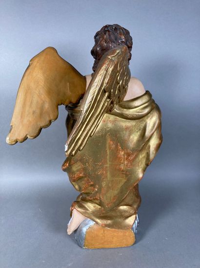 null Ange à genoux en bois sculpté et laqué or et argent
Travail populaire XIXe siècle
H....