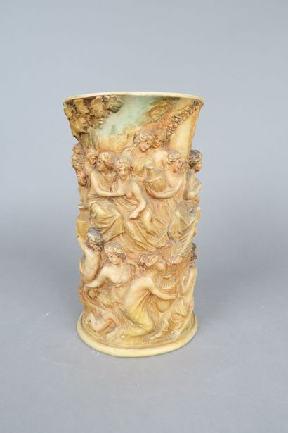 null Vase en grès polychrome à section ovale à décor de personnages à l'antique
Marqué...