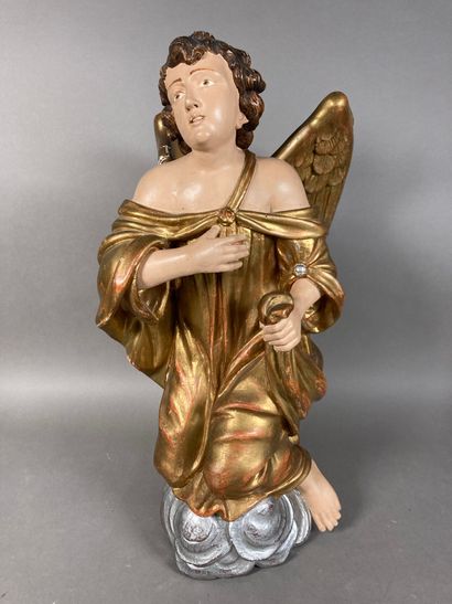 null Ange à genoux en bois sculpté et laqué or et argent
Travail populaire XIXe siècle
H....