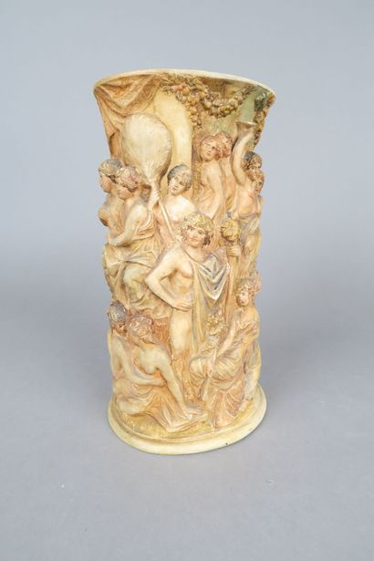 null Vase en grès polychrome à section ovale à décor de personnages à l'antique
Marqué...
