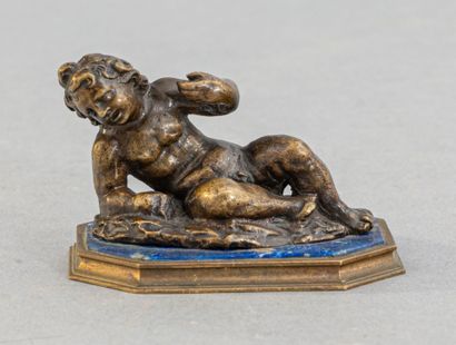 null École FLORENTINE , fin du XVIe siècle
Putto allongé
Bronze
H. 5,5 cm - L. 8,2...