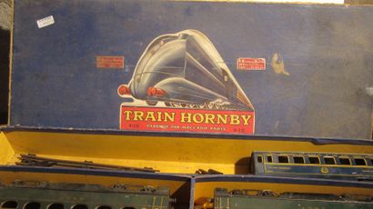 null Coffret de train de marque HORNBY contenant une locomotive type 221 électrique...