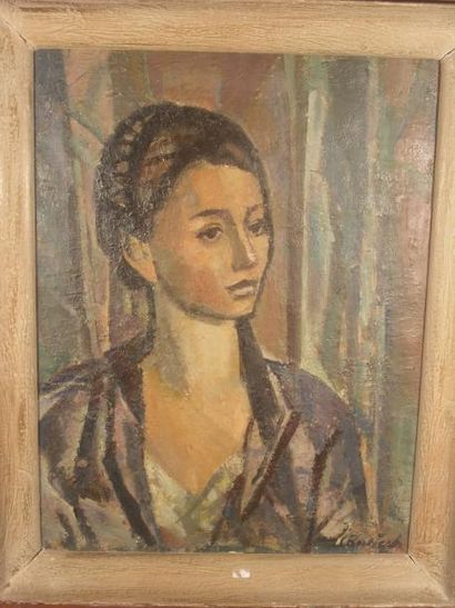 Suzanne RUETCH (1902-2003) Jeune femme en buste Huile sur toile, signée en bas à...