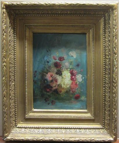 École Française du XIXe siècle Bouquet de fleurs Huile sur panneau H. 29 cm L. 18...