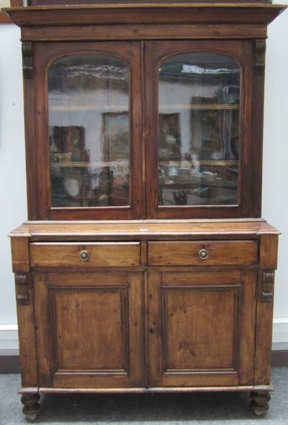 null Deux corps en pin, la partie haute formant vitrine H. 205 cm L. 125 cm P. 47...