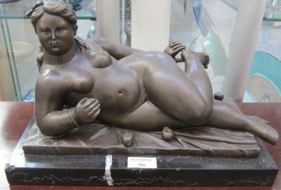 École FRANÇAISE du XXe siècle Femme nue couchée Bronze H. 31,5 cm L. 18 cm P. 14...