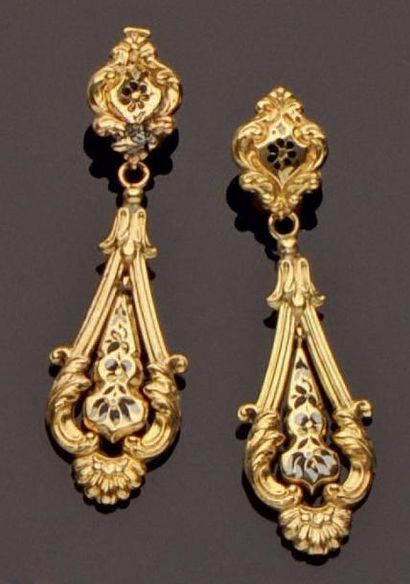 null Paire de pendants d'oreille en or jaune bas titre, émaillé, époque Napoléon...
