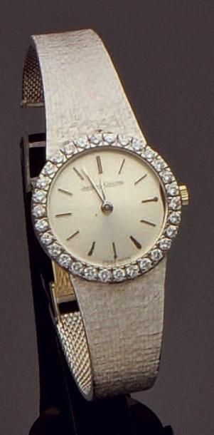 JAEGER LECOULTRE Bracelet montre de dame Jen or blanc, lunette tout diamants taille...
