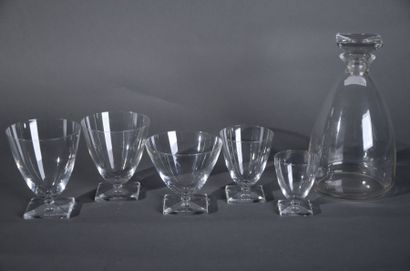 LALIQUE FRANCE Partie de service de verres en cristal uni à coupe semiovoïde sur...