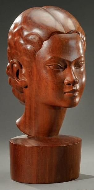 École FRANÇAISE vers 1930-40 Tête d'Africaine Sculpture en bois sculpté H. 42 cm